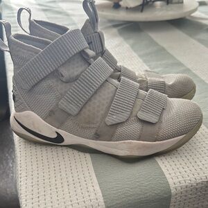 Nike Kids Light Gray Strap Basketball Sneakers-LaBron James size 4.5 kids